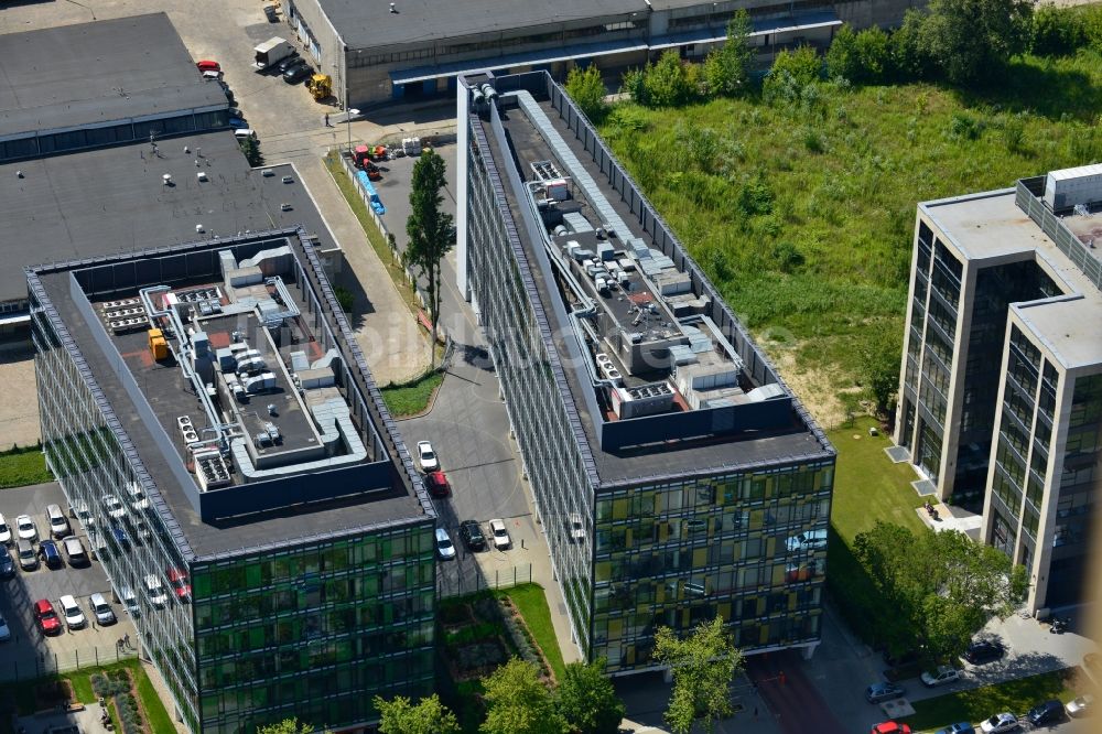 Warschau Mokotow aus der Vogelperspektive: Büro- und Geschäfthaus- Gebäudekomplex Park Postepu im Stadtteil Mokotow in Warschau in Polen