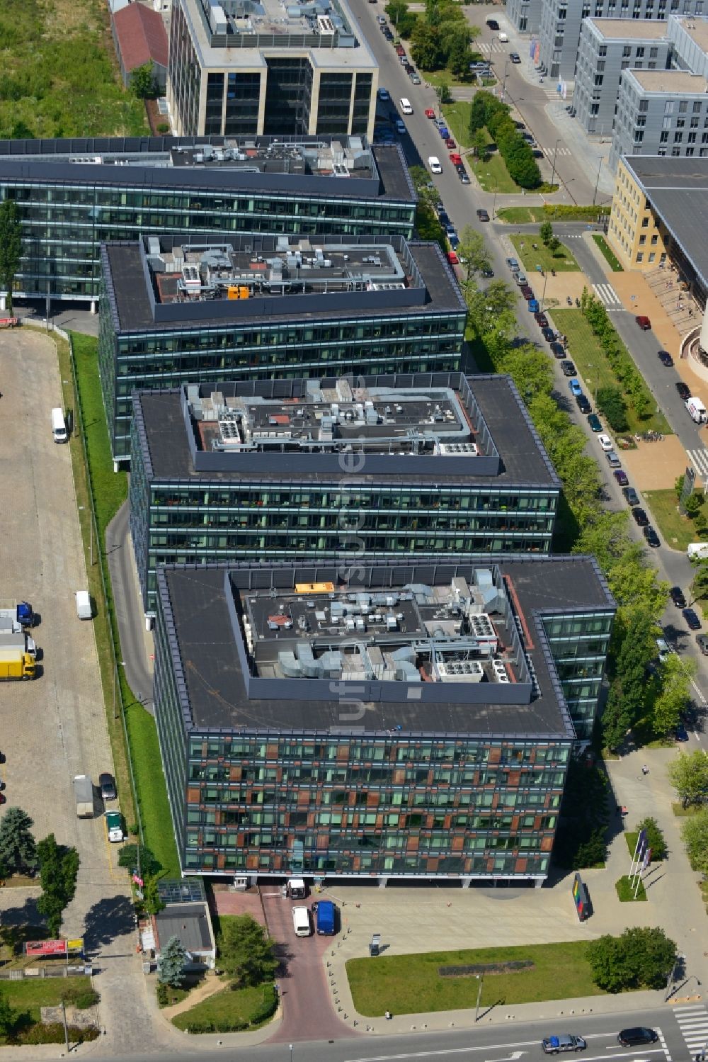 Warschau Mokotow von oben - Büro- und Geschäfthaus- Gebäudekomplex Park Postepu im Stadtteil Mokotow in Warschau in Polen