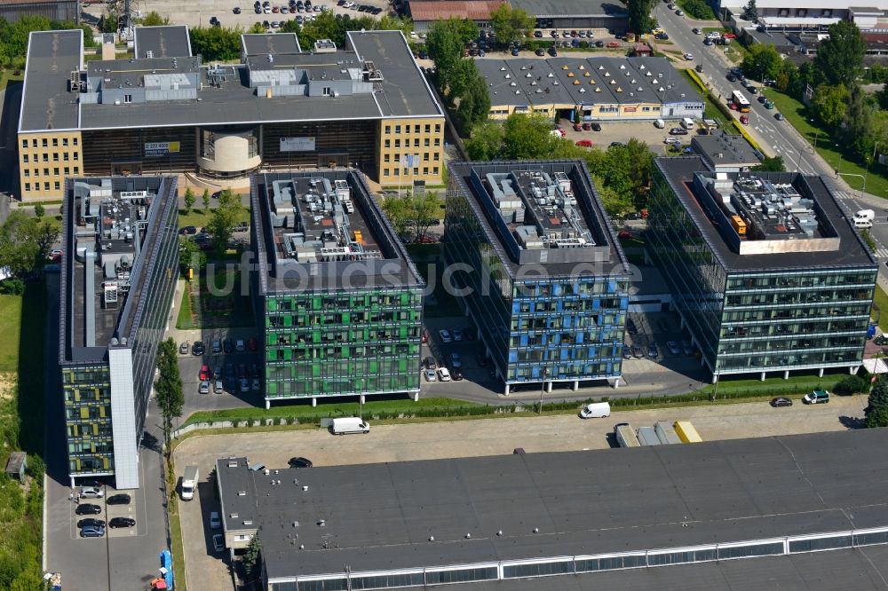 Luftbild Warschau Mokotow - Büro- und Geschäfthaus- Gebäudekomplex Park Postepu im Stadtteil Mokotow in Warschau in Polen