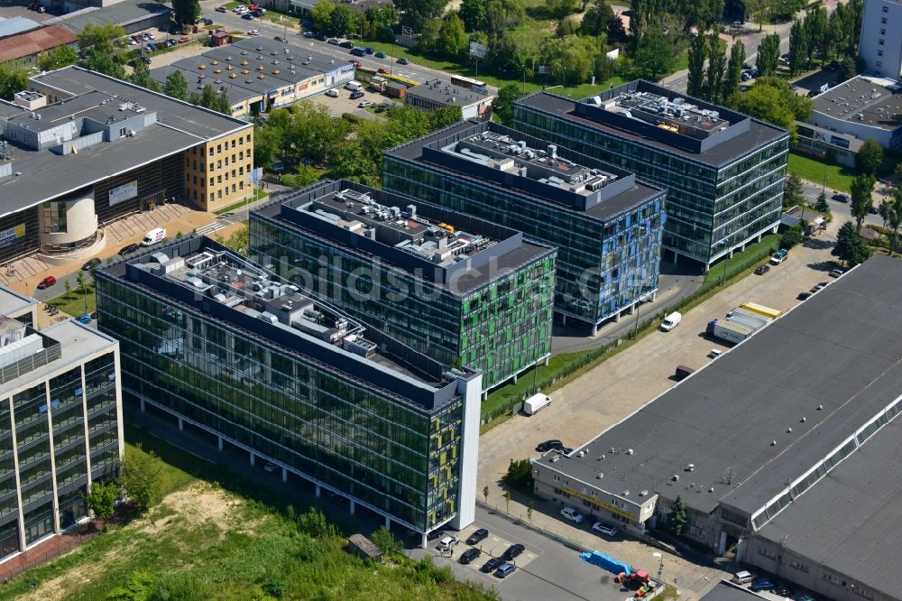 Warschau Mokotow von oben - Büro- und Geschäfthaus- Gebäudekomplex Park Postepu im Stadtteil Mokotow in Warschau in Polen