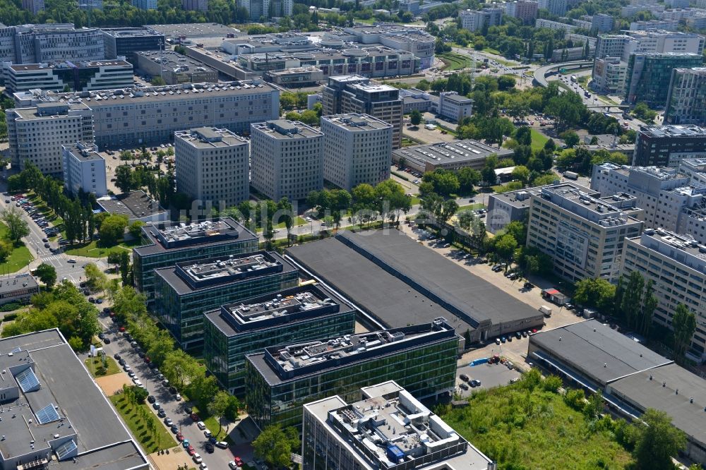 Warschau Mokotow von oben - Büro- und Geschäfthaus- Gebäudekomplex Park Postepu im Stadtteil Mokotow in Warschau in Polen