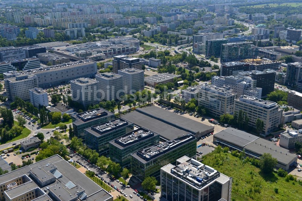 Luftbild Warschau Mokotow - Büro- und Geschäfthaus- Gebäudekomplex Park Postepu im Stadtteil Mokotow in Warschau in Polen