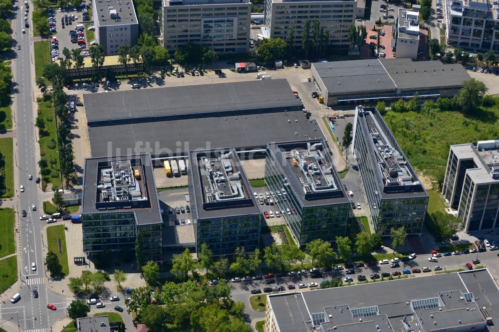 Warschau Mokotow von oben - Büro- und Geschäfthaus- Gebäudekomplex Park Postepu im Stadtteil Mokotow in Warschau in Polen