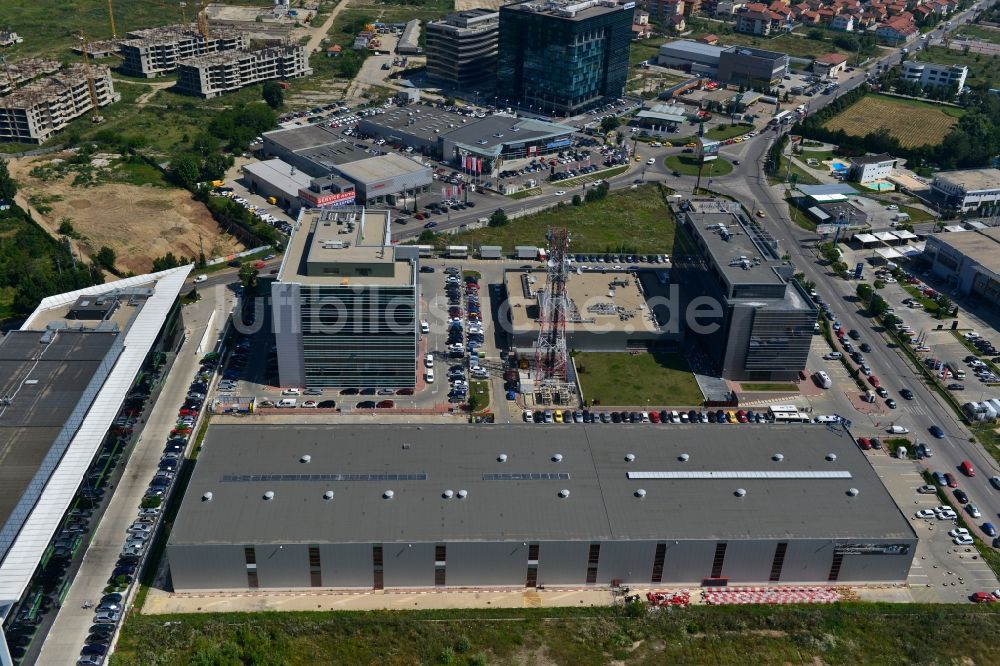 Bukarest aus der Vogelperspektive: Büro- und Geschäfthaus- Gebäudekomplex Pipera 1 - 2 in Bukarest in Rumänien