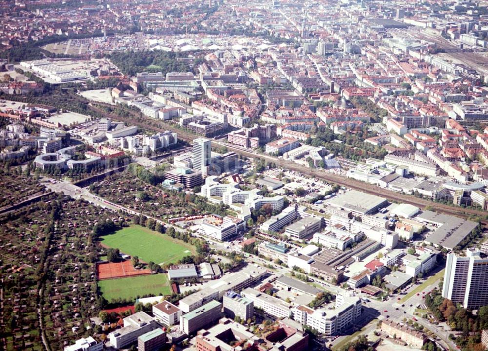 München aus der Vogelperspektive: Büro und Geschäftshaus der DIFA in München 30.09.2002 80686 München Westendstraße 193/195