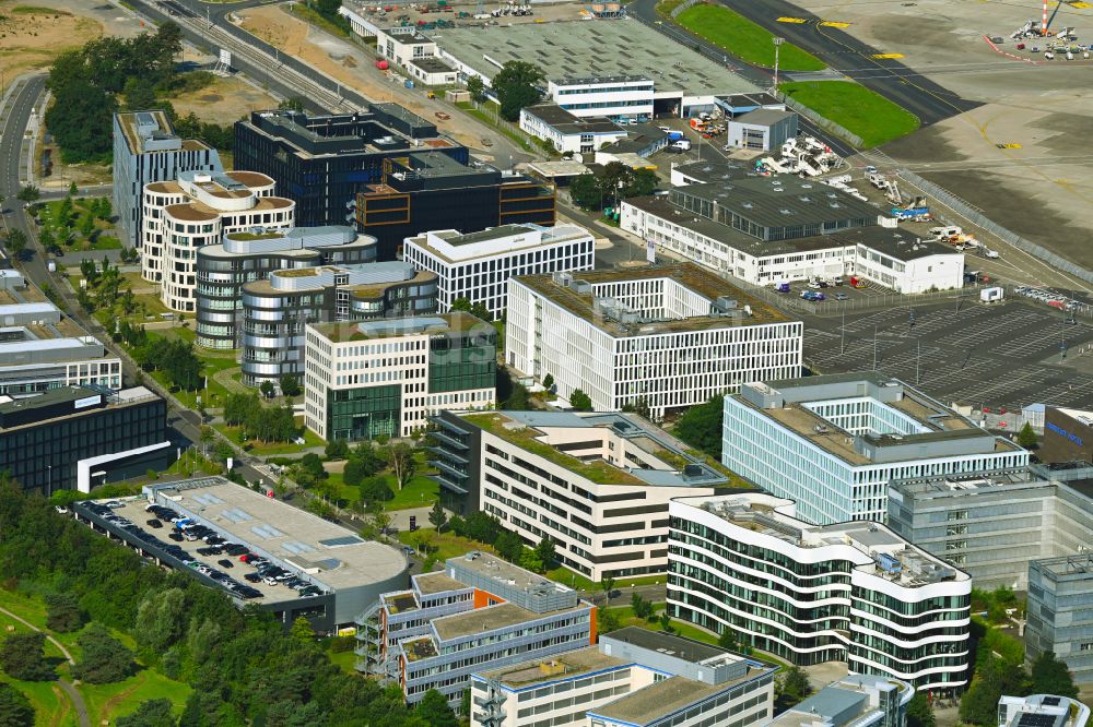 Luftbild Düsseldorf - Büro- und Geschäftshaus- Ensemble mit dem F101 - Airport City Düsseldorf zwischen Flughafenstraße und Klaus-Bungert-Straße in Düsseldorf im Bundesland Nordrhein-Westfalen, Deutschland