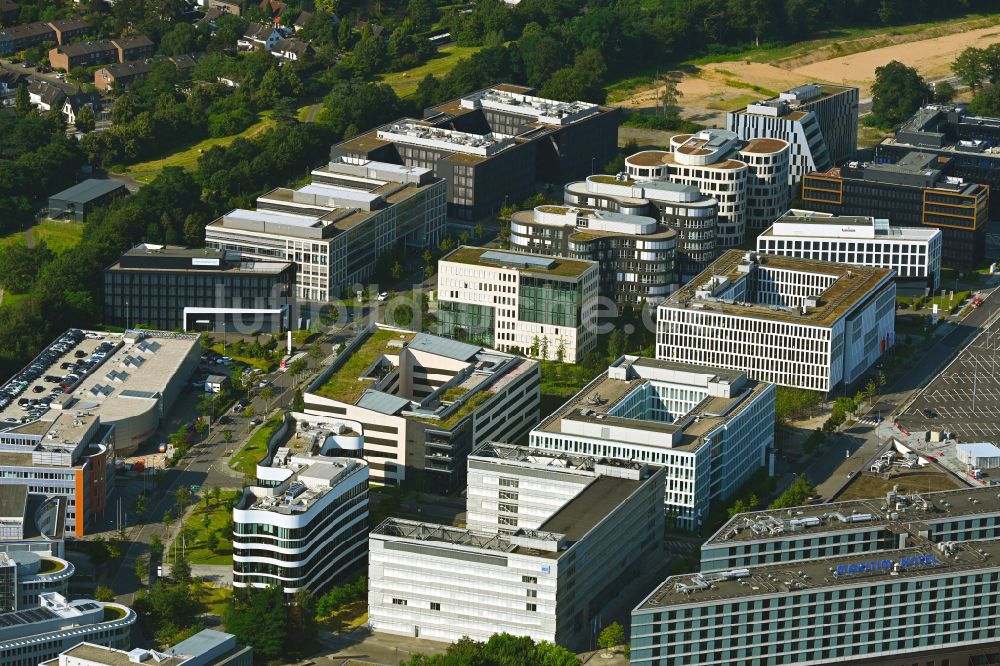 Luftbild Düsseldorf - Büro- und Geschäftshaus- Ensemble mit dem F101 - Airport City Düsseldorf zwischen Flughafenstraße und Klaus-Bungert-Straße in Düsseldorf im Bundesland Nordrhein-Westfalen, Deutschland