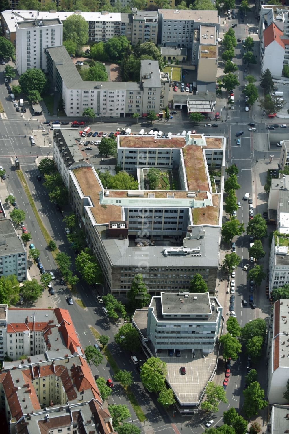 Berlin aus der Vogelperspektive: Büro- und Geschäftshaus- Ensemble Badensche Straße - Berliner Straße in Berlin