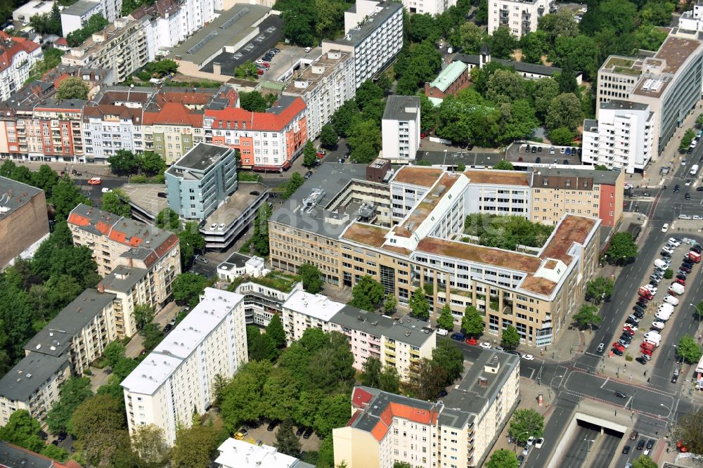 Luftaufnahme Berlin - Büro- und Geschäftshaus- Ensemble Badensche Straße - Berliner Straße in Berlin