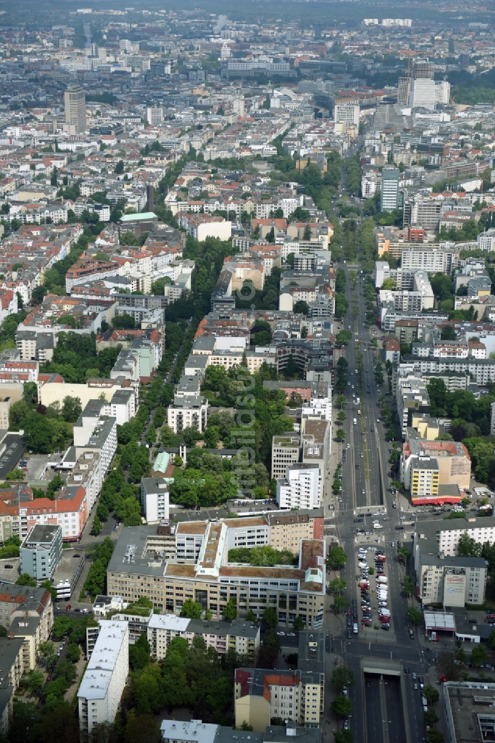 Berlin aus der Vogelperspektive: Büro- und Geschäftshaus- Ensemble Badensche Straße - Berliner Straße in Berlin