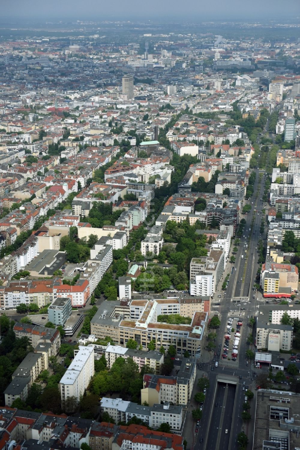 Luftbild Berlin - Büro- und Geschäftshaus- Ensemble Badensche Straße - Berliner Straße in Berlin