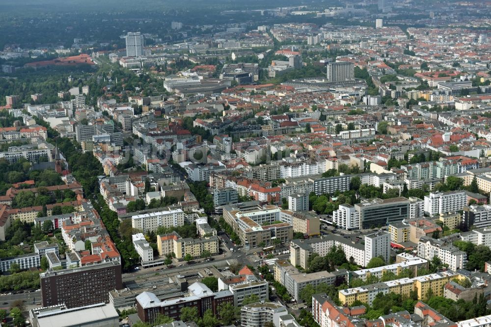 Berlin aus der Vogelperspektive: Büro- und Geschäftshaus- Ensemble Badensche Straße - Berliner Straße in Berlin