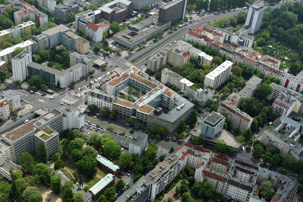 Berlin aus der Vogelperspektive: Büro- und Geschäftshaus- Ensemble Badensche Straße - Berliner Straße in Berlin