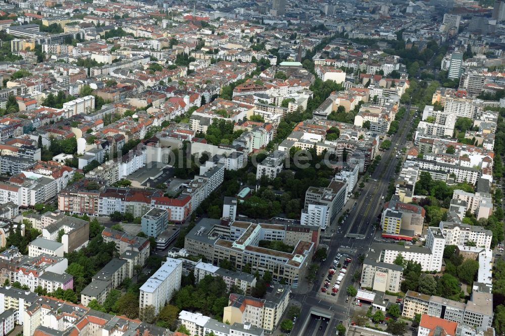 Berlin aus der Vogelperspektive: Büro- und Geschäftshaus- Ensemble Badensche Straße - Berliner Straße in Berlin