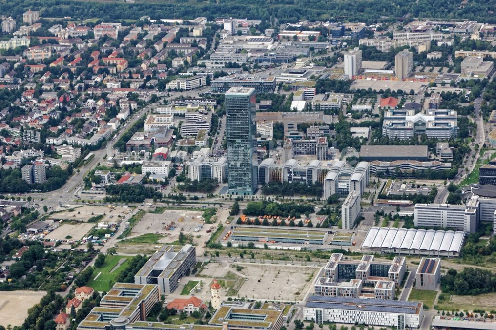 München von oben - Büro- und Geschäftshaus- Ensemble im Bereich des O2 Uptown- Hochhauses in München Moosach im Bundesland Bayern, Deutschland