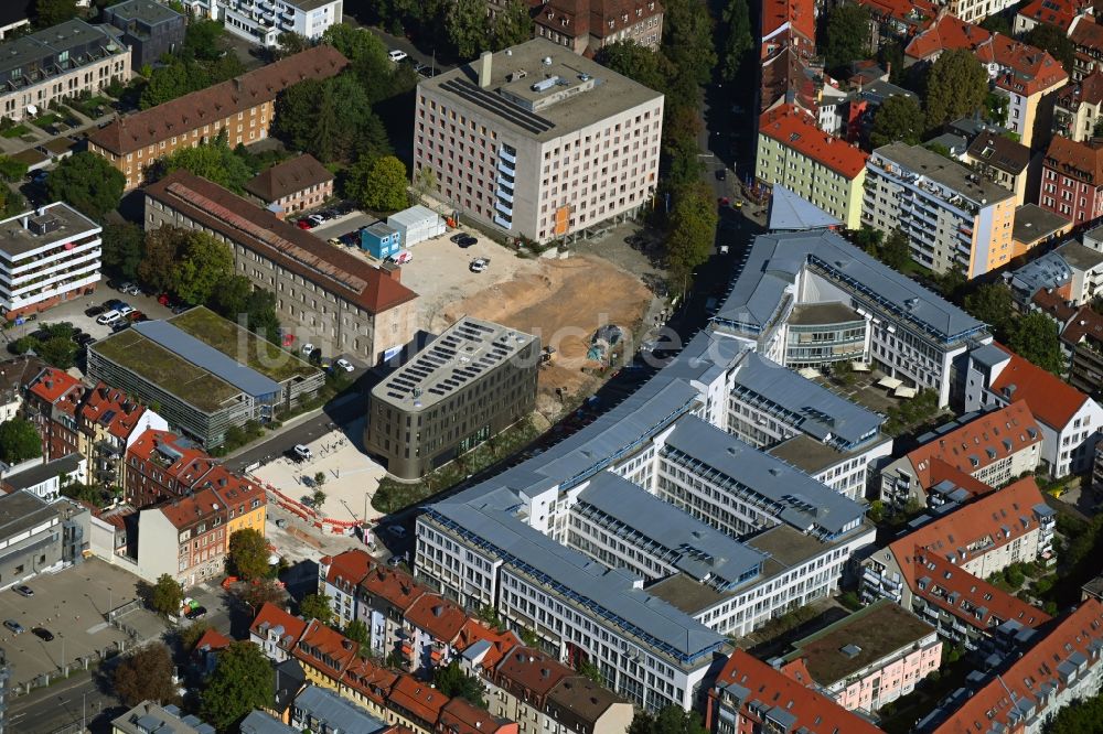 Nürnberg aus der Vogelperspektive: Büro- und Geschäftshaus- Ensemble Bärenschanzstraße - Roonstraße in Nürnberg im Bundesland Bayern, Deutschland