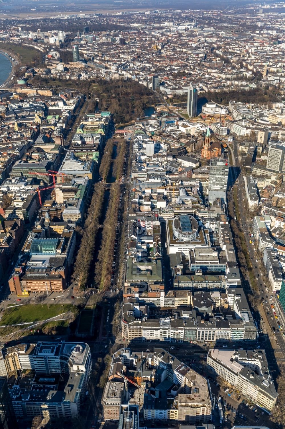 Düsseldorf von oben - Büro- und Geschäftshaus- Ensemble entlang der Berliner Allee - Königsallee in Düsseldorf im Bundesland Nordrhein-Westfalen, Deutschland