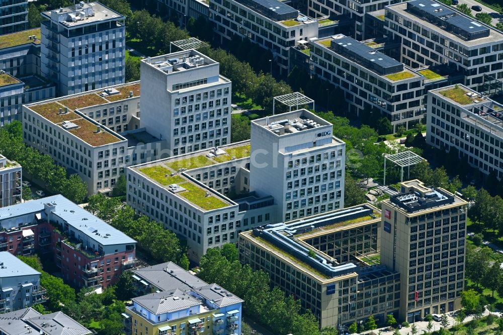 Luftbild München - Büro- und Geschäftshaus- Ensemble entlang der Lyonel-Feininger-Straße in München im Bundesland Bayern, Deutschland