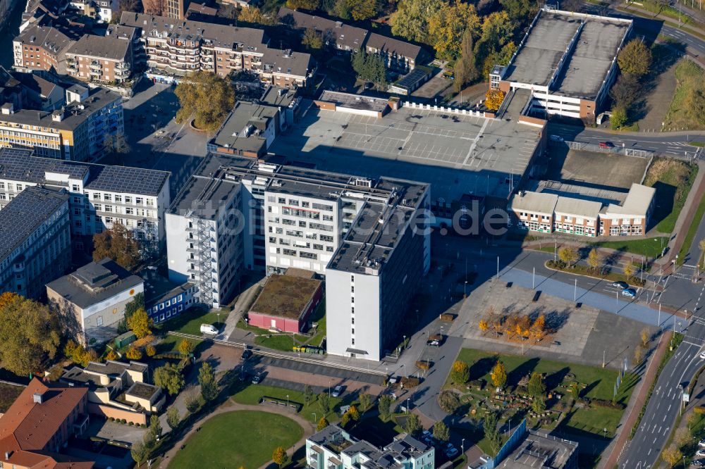 Oberhausen aus der Vogelperspektive: Büro- und Geschäftshaus- Ensemble am Eugen-Zur-Nieden-Ring - Steinbrinkstraße - Bahnhofstraße in Oberhausen im Bundesland Nordrhein-Westfalen, Deutschland