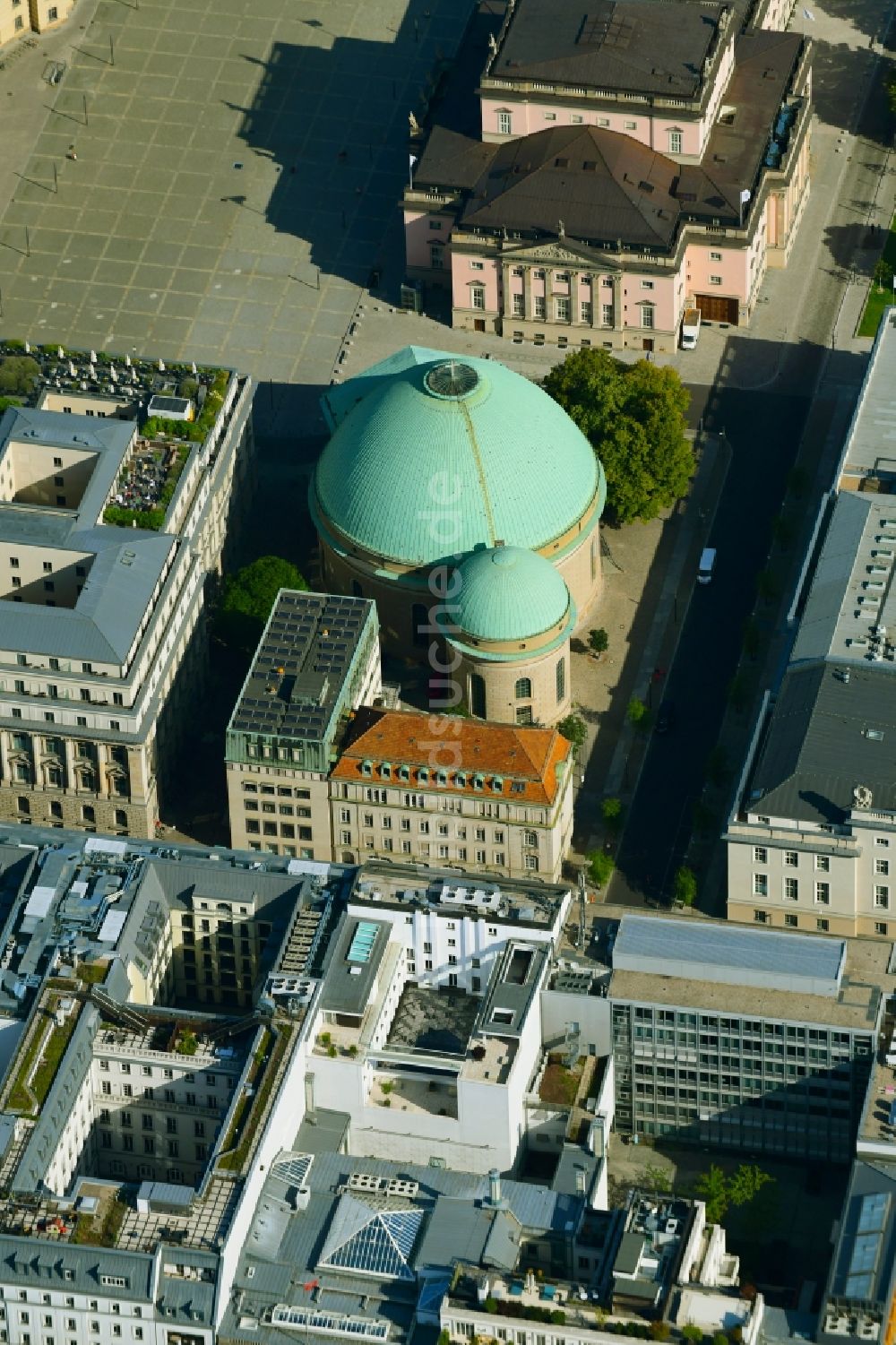 Berlin aus der Vogelperspektive: Büro- und Geschäftshaus- Ensemble Französische Straße - Jägerstraße - Hedwigskirchgasse im Ortsteil Mitte in Berlin, Deutschland