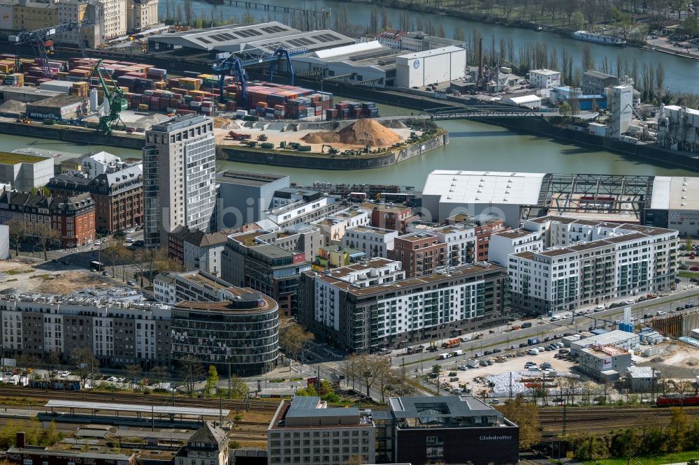 Frankfurt am Main von oben - Büro- und Geschäftshaus- Ensemble an der Hanauer Landstraße in Frankfurt am Main im Bundesland Hessen, Deutschland