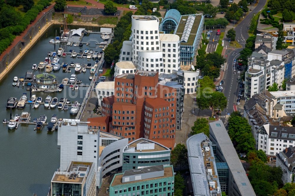 Luftaufnahme Düsseldorf - Büro- und Geschäftshaus- Ensemble Am Handelshafen in Düsseldorf im Bundesland Nordrhein-Westfalen, Deutschland