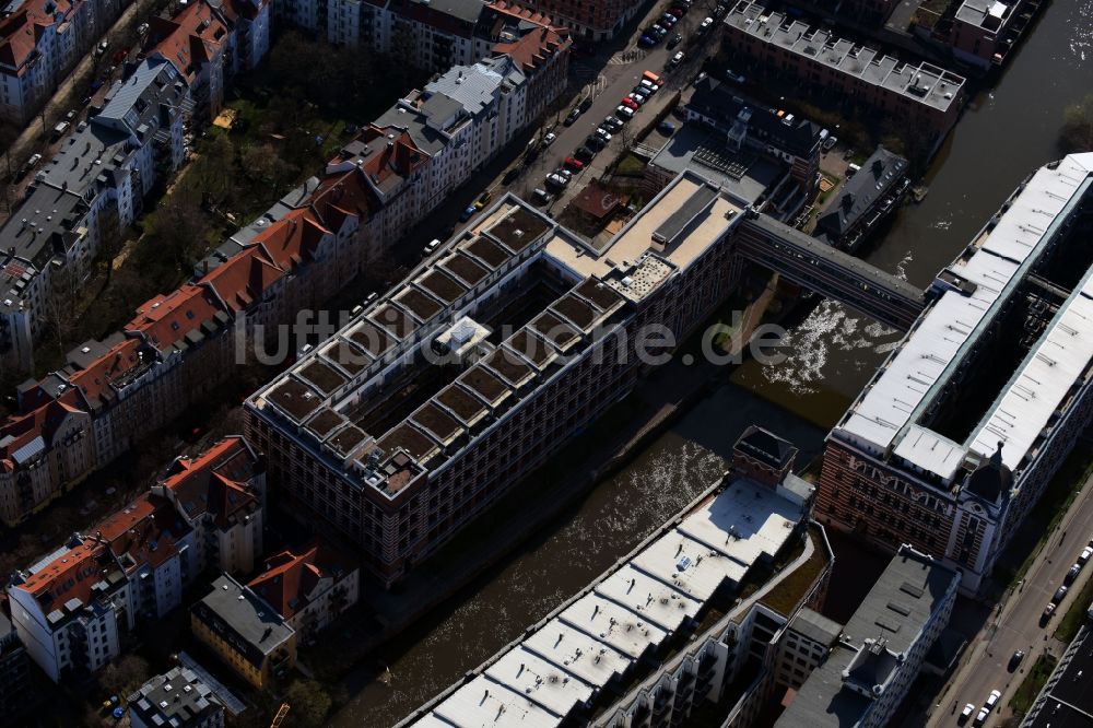 Leipzig von oben - Büro- und Geschäftshaus- Ensemble Holbeinstraße im Ortsteil Schleußig in Leipzig im Bundesland Sachsen