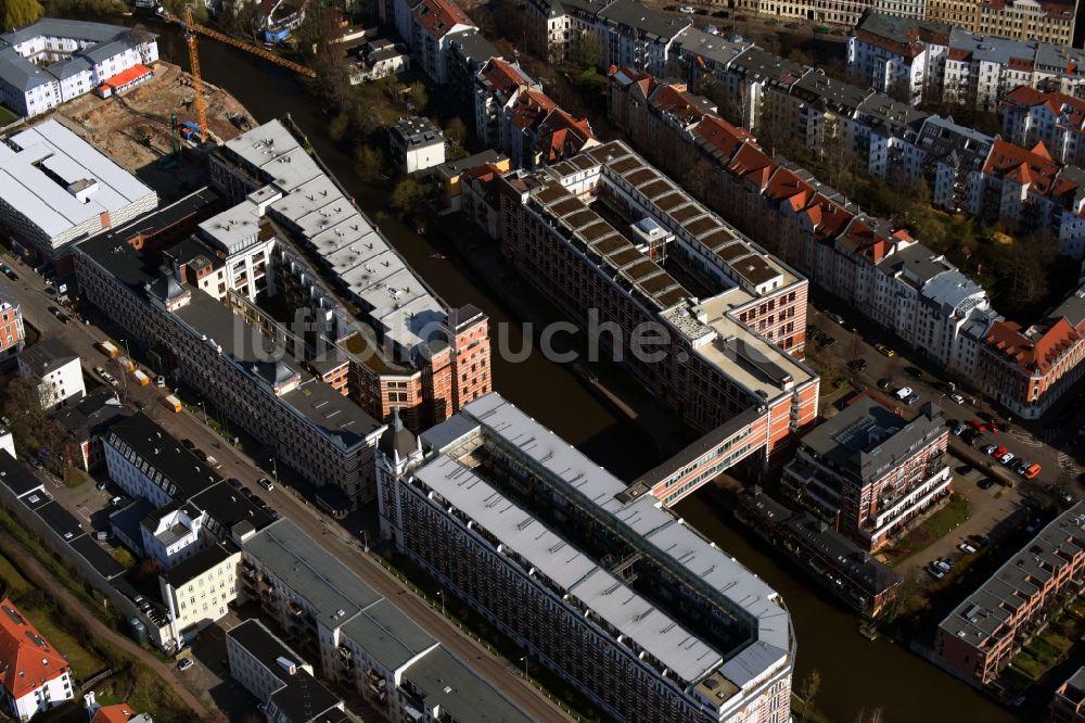 Leipzig aus der Vogelperspektive: Büro- und Geschäftshaus- Ensemble Holbeinstraße im Ortsteil Schleußig in Leipzig im Bundesland Sachsen