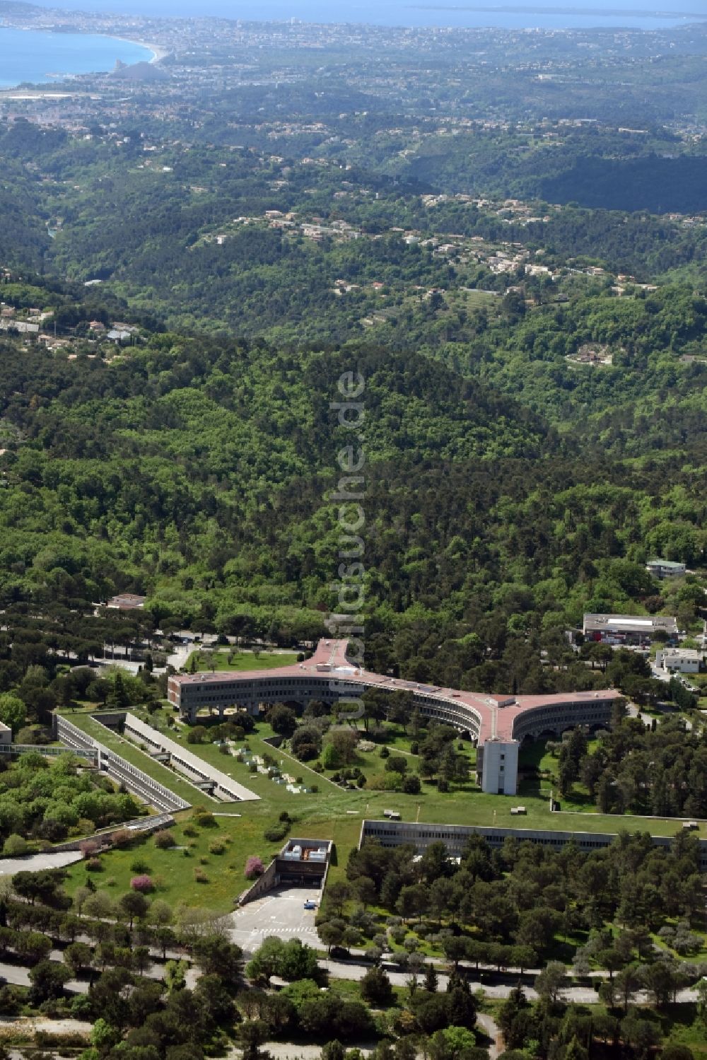 Luftaufnahme Nizza - Nice - Büro- und Geschäftshaus- Ensemble IBM France und Krankenpflegeschule Institut de Formation Sainte Marie in Nizza in Provence-Alpes-Cote d'Azur, Frankreich