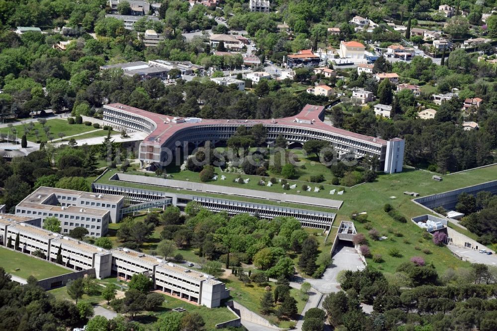 Nizza - Nice von oben - Büro- und Geschäftshaus- Ensemble IBM France und Krankenpflegeschule Institut de Formation Sainte Marie in Nizza in Provence-Alpes-Cote d'Azur, Frankreich