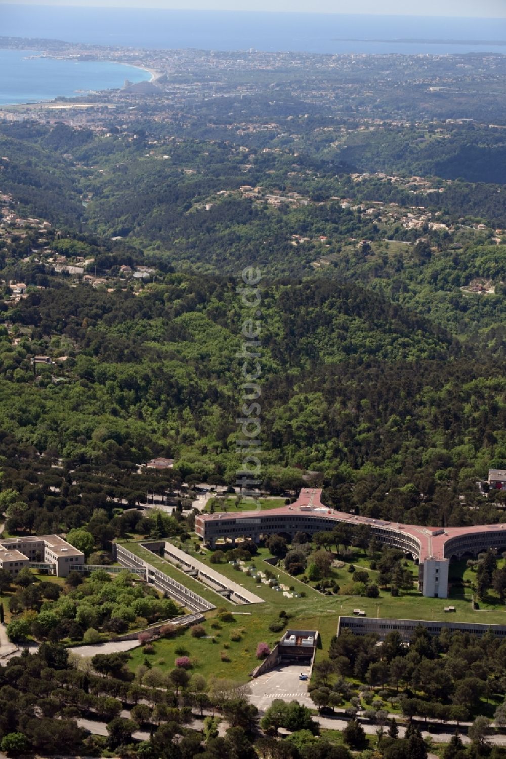 Luftbild Nizza - Nice - Büro- und Geschäftshaus- Ensemble IBM France und Krankenpflegeschule Institut de Formation Sainte Marie in Nizza in Provence-Alpes-Cote d'Azur, Frankreich