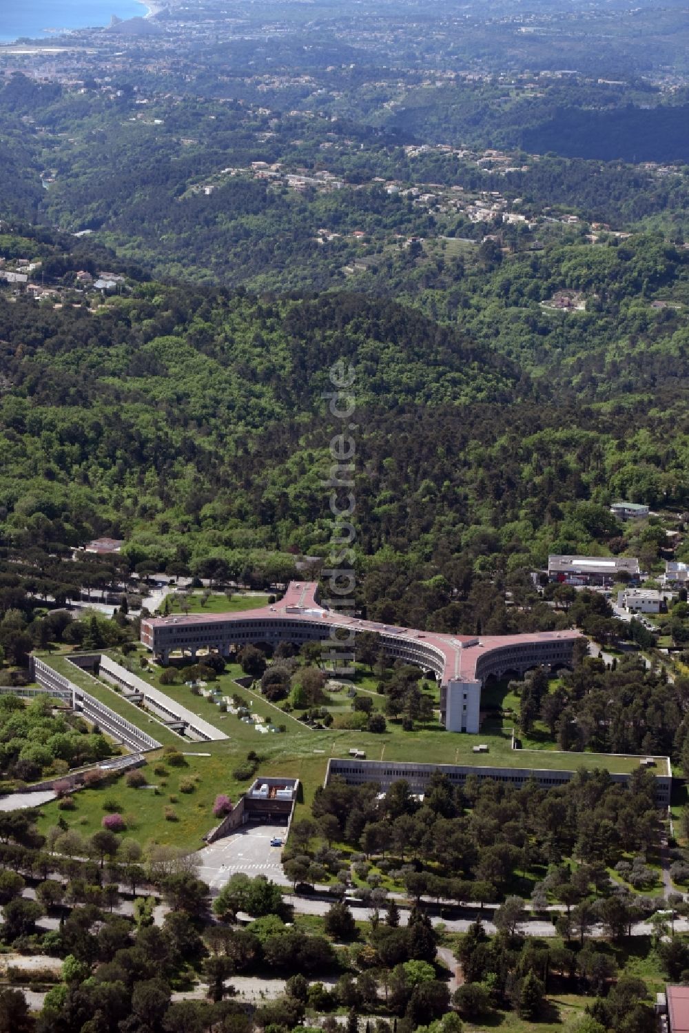 Luftaufnahme Nizza - Nice - Büro- und Geschäftshaus- Ensemble IBM France und Krankenpflegeschule Institut de Formation Sainte Marie in Nizza in Provence-Alpes-Cote d'Azur, Frankreich