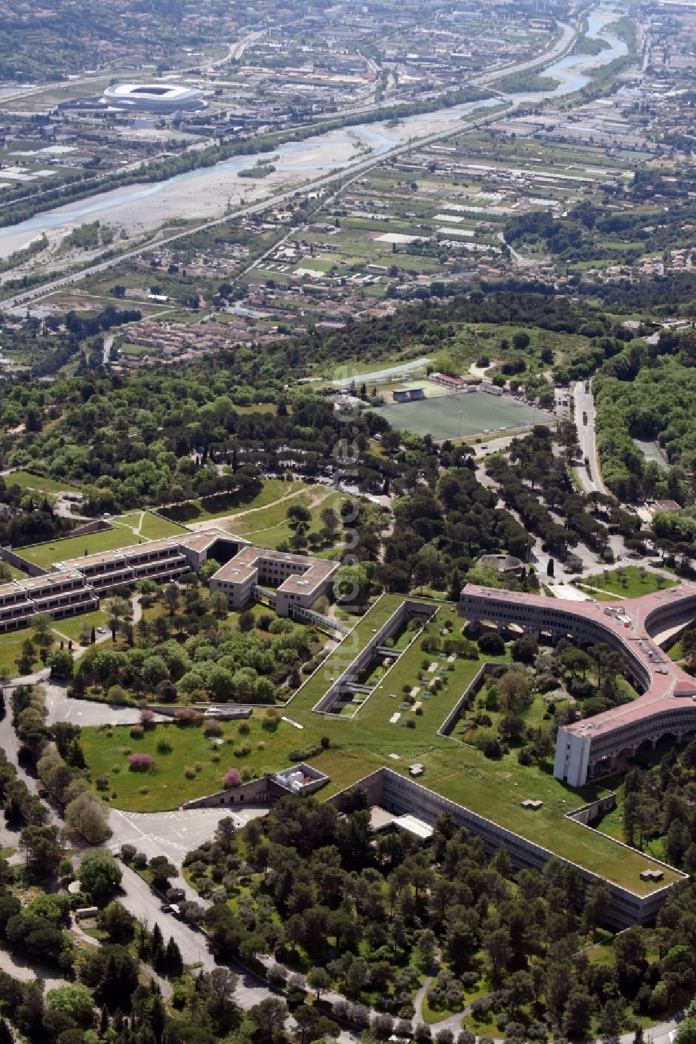 Luftbild Nizza - Nice - Büro- und Geschäftshaus- Ensemble IBM France und Krankenpflegeschule Institut de Formation Sainte Marie in Nizza in Provence-Alpes-Cote d'Azur, Frankreich