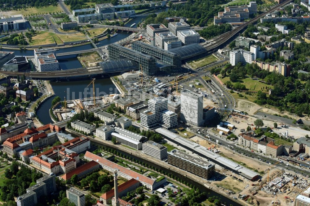 Luftbild Berlin - Büro- und Geschäftshaus- Ensemble an der Invalidenstraße - Heidestraße im Ortsteil Mitte in Berlin, Deutschland