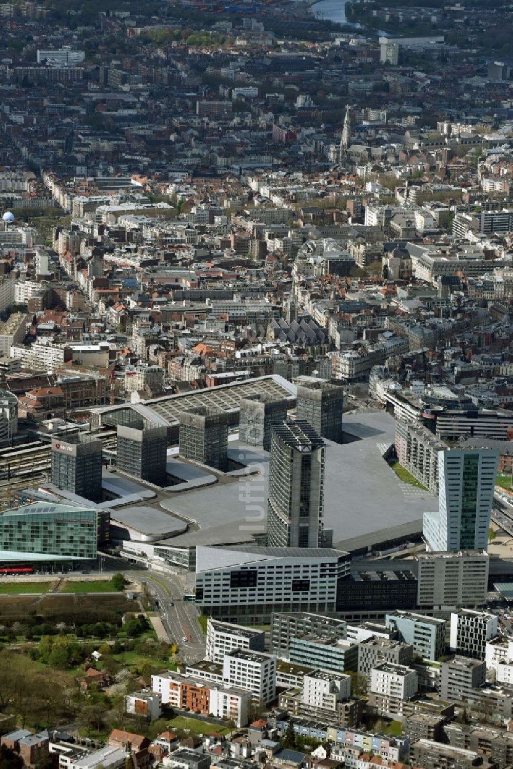 Luftaufnahme Lille - Büro- und Geschäftshaus- Ensemble Lille Europe am Place de l Europe in Lille in Nord-Pas-de-Calais Picardie, Frankreich