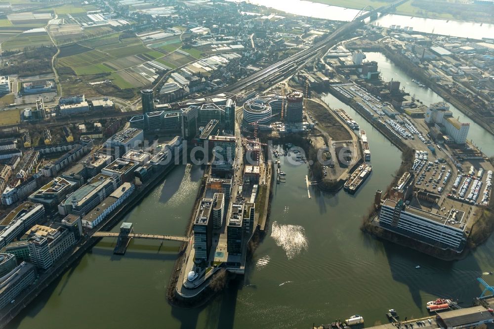 Luftbild Düsseldorf - Büro- und Geschäftshaus- Ensemble Medienhafen im Ortsteil Hafen in Düsseldorf im Bundesland Nordrhein-Westfalen, Deutschland