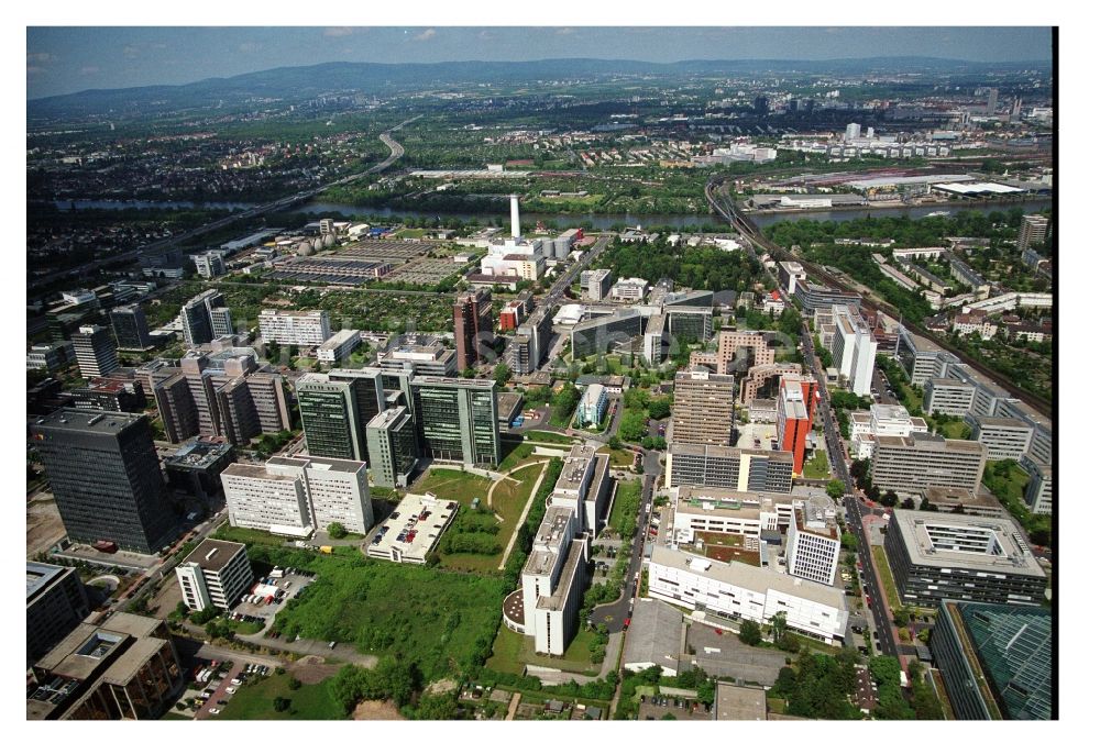 Frankfurt am Main von oben - Büro- und Geschäftshaus- Ensemble in Niederrad in Frankfurt am Main im Bundesland Hessen, Deutschland