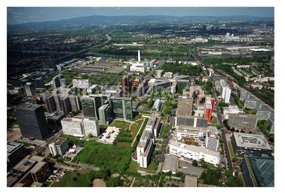 Luftaufnahme Frankfurt am Main - Büro- und Geschäftshaus- Ensemble in Niederrad in Frankfurt am Main im Bundesland Hessen, Deutschland