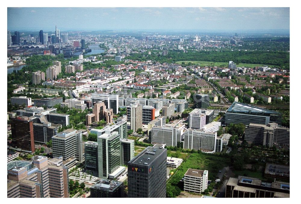 Frankfurt am Main aus der Vogelperspektive: Büro- und Geschäftshaus- Ensemble in Niederrad in Frankfurt am Main im Bundesland Hessen, Deutschland