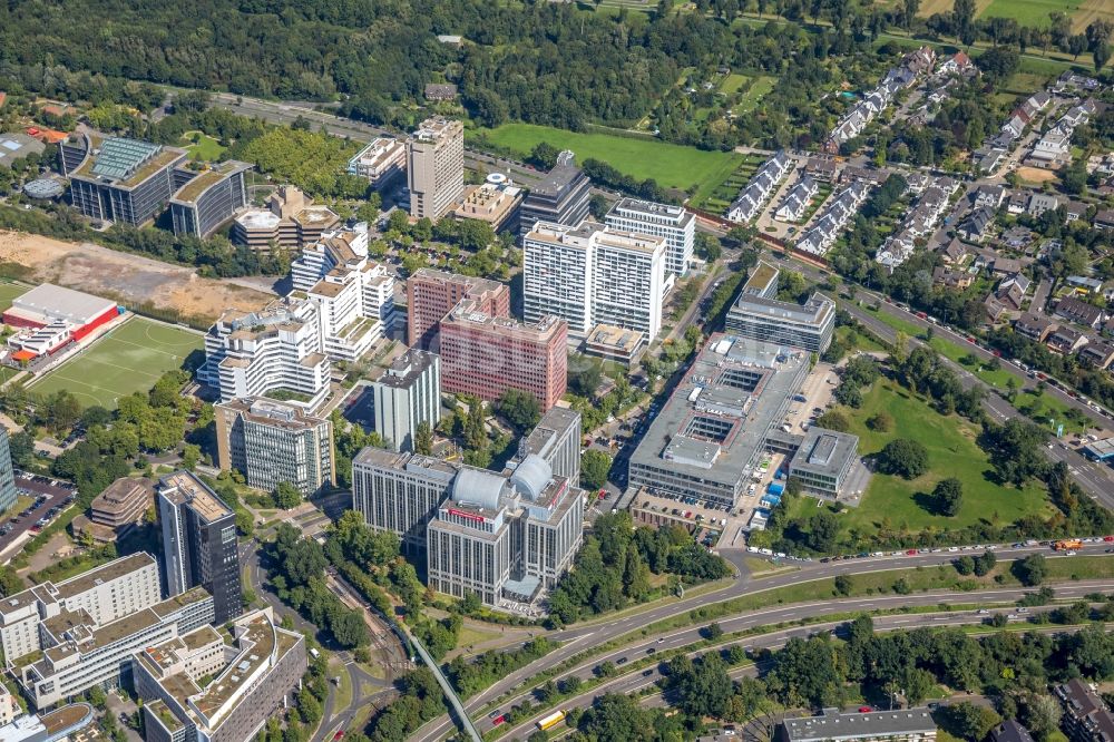 Luftbild Düsseldorf - Büro- und Geschäftshaus- Ensemble im Ortsteil Lörick in Düsseldorf im Bundesland Nordrhein-Westfalen, Deutschland