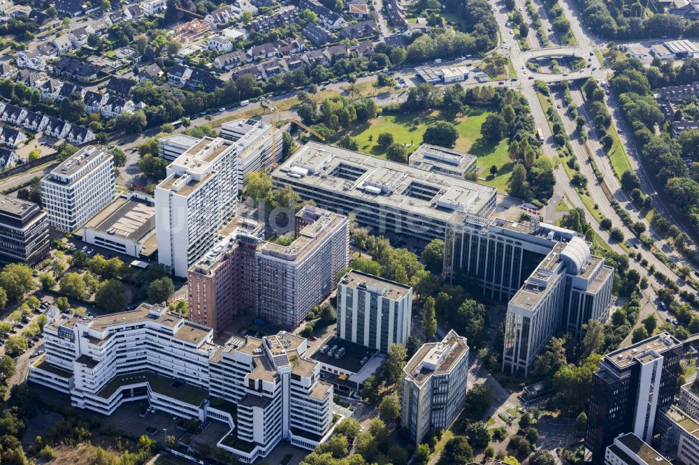 Lörick von oben - Büro- und Geschäftshaus- Ensemble im Ortsteil Lörick in Düsseldorf im Bundesland Nordrhein-Westfalen, Deutschland