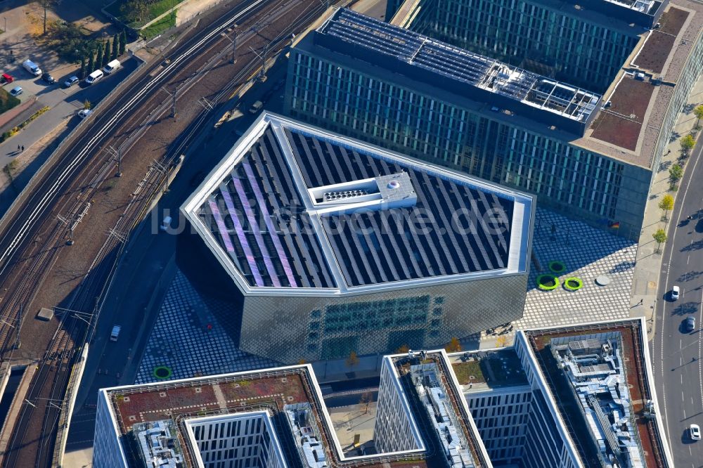 Luftbild Berlin - Büro- und Geschäftshaus- Ensemble der PricewaterhouseCoopers GmbH WPG , der Futurium gGmbH und der Antidiskriminierungsstelle des Bundes in Berlin, Deutschland