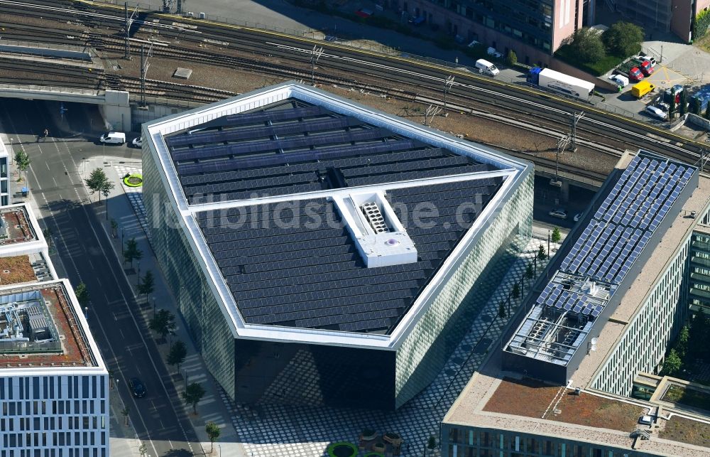 Luftbild Berlin - Büro- und Geschäftshaus- Ensemble der PricewaterhouseCoopers GmbH WPG , der Futurium gGmbH und der Antidiskriminierungsstelle des Bundes in Berlin, Deutschland