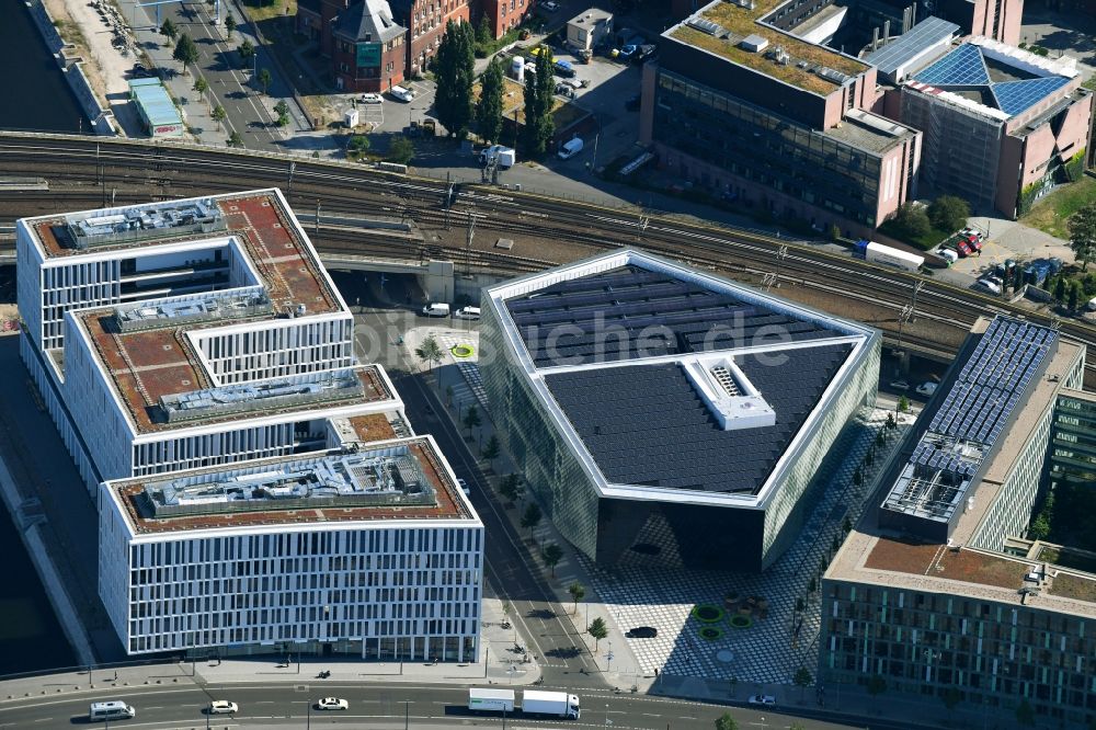 Luftaufnahme Berlin - Büro- und Geschäftshaus- Ensemble der PricewaterhouseCoopers GmbH WPG , der Futurium gGmbH und der Antidiskriminierungsstelle des Bundes in Berlin, Deutschland