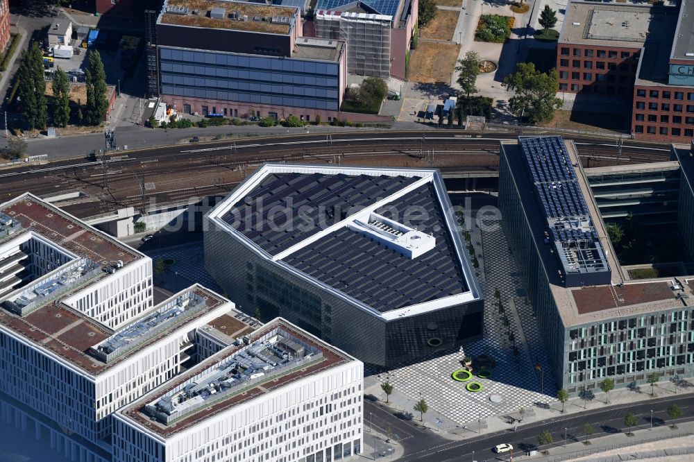 Luftaufnahme Berlin - Büro- und Geschäftshaus- Ensemble der PricewaterhouseCoopers GmbH WPG , der Futurium gGmbH und der Antidiskriminierungsstelle des Bundes in Berlin, Deutschland