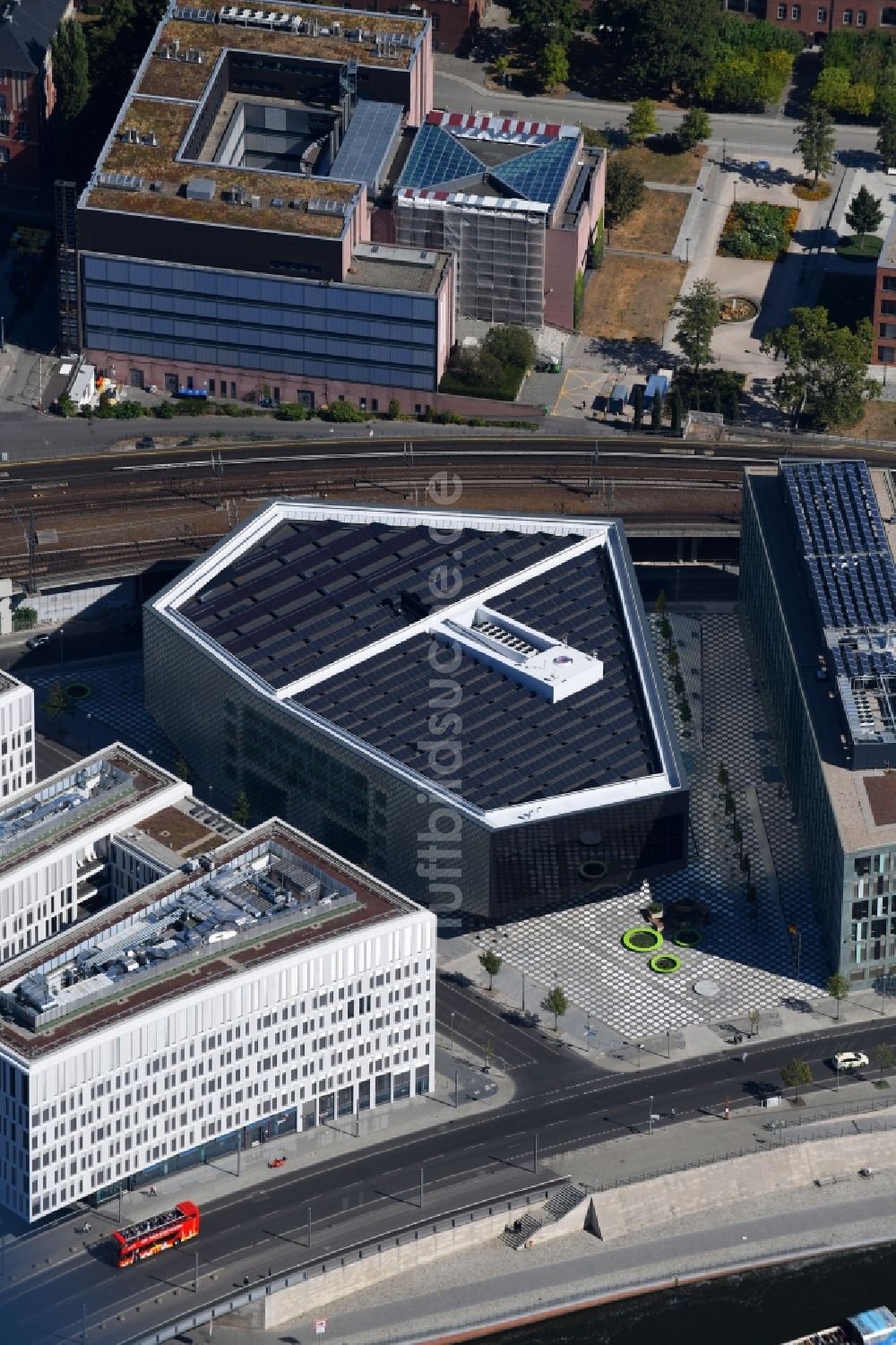 Berlin von oben - Büro- und Geschäftshaus- Ensemble der PricewaterhouseCoopers GmbH WPG , der Futurium gGmbH und der Antidiskriminierungsstelle des Bundes in Berlin, Deutschland