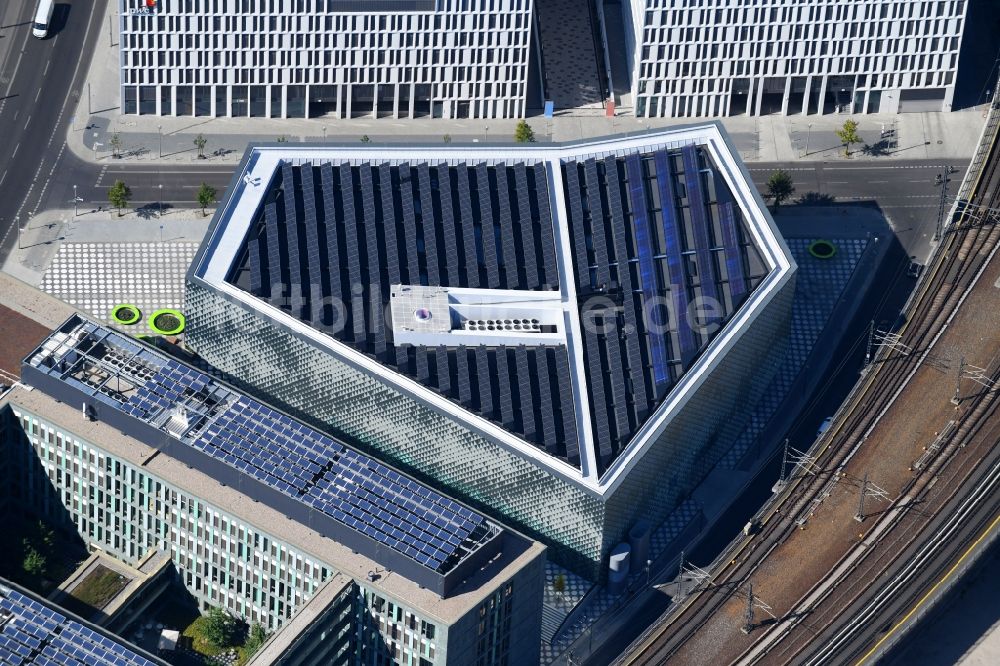 Berlin von oben - Büro- und Geschäftshaus- Ensemble der PricewaterhouseCoopers GmbH WPG , der Futurium gGmbH und der Antidiskriminierungsstelle des Bundes in Berlin, Deutschland