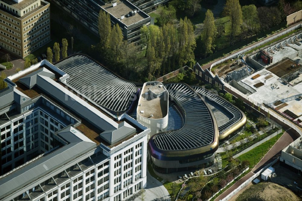 Boulogne-Billancourt aus der Vogelperspektive: Büro- und Geschäftshaus- Ensemble am Quai Alphonse le Gallo in Boulogne-Billancourt in Ile-de-France, Frankreich