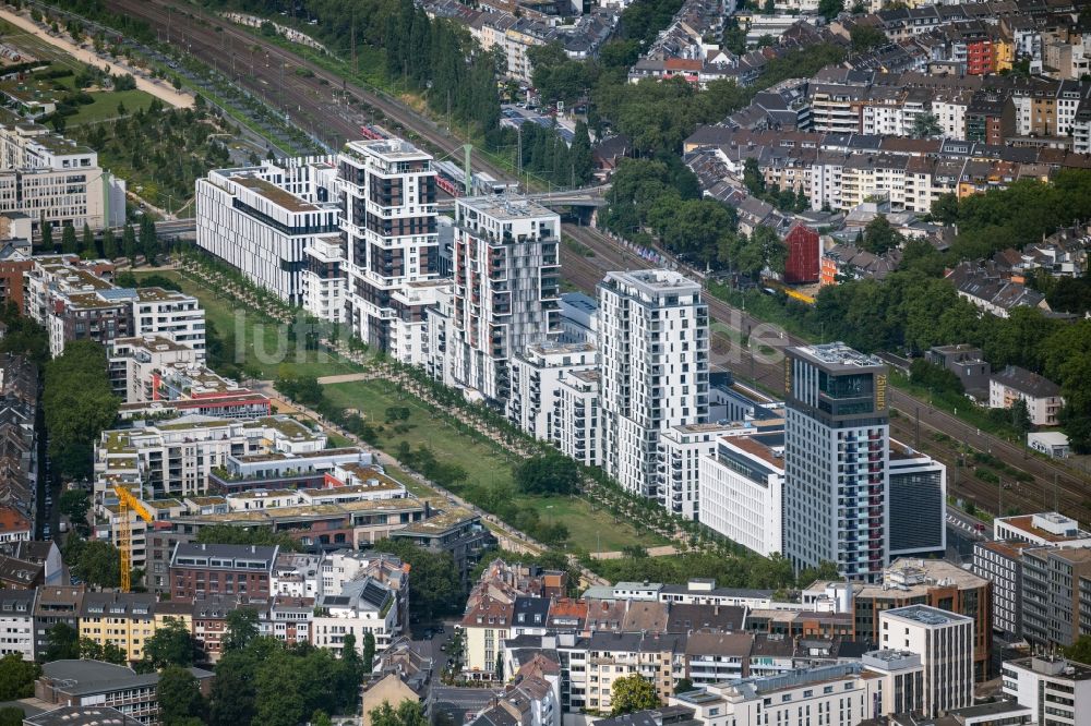 Düsseldorf aus der Vogelperspektive: Büro- und Geschäftshaus- Ensemble Le Quartier Central in Düsseldorf im Bundesland Nordrhein-Westfalen