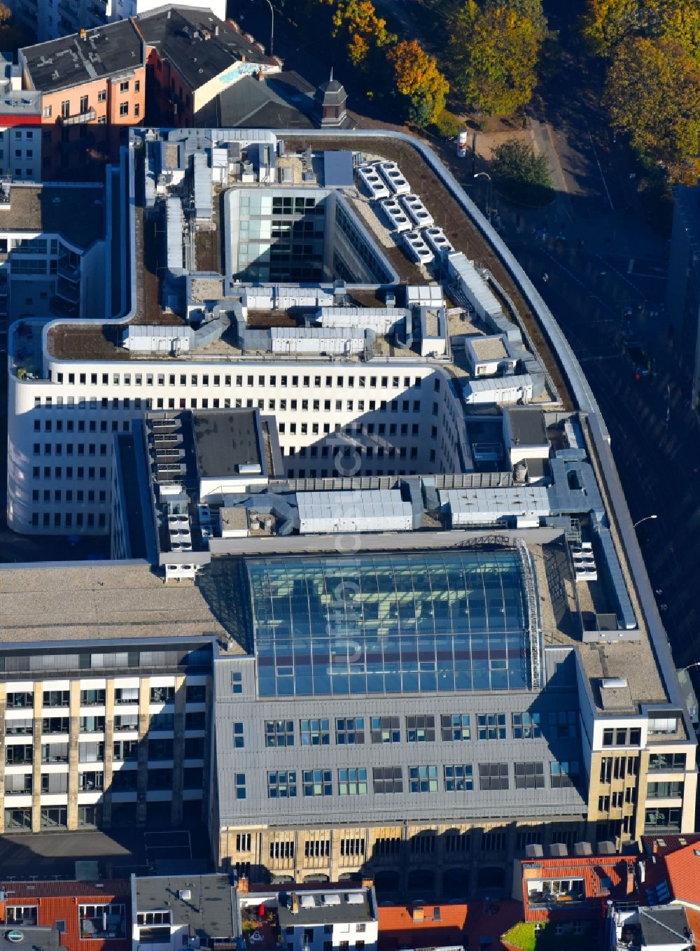 Luftbild Berlin - Büro- und Geschäftshaus- Ensemble Rosenthaler Straße - Weinmeisterstraße - Gipsstraße im Ortsteil Mitte in Berlin, Deutschland